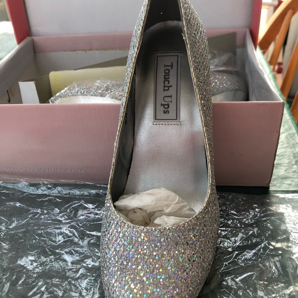 Touch ups Benjamin Walk silver 3 3/4 inch heels - Picture 8 of 8